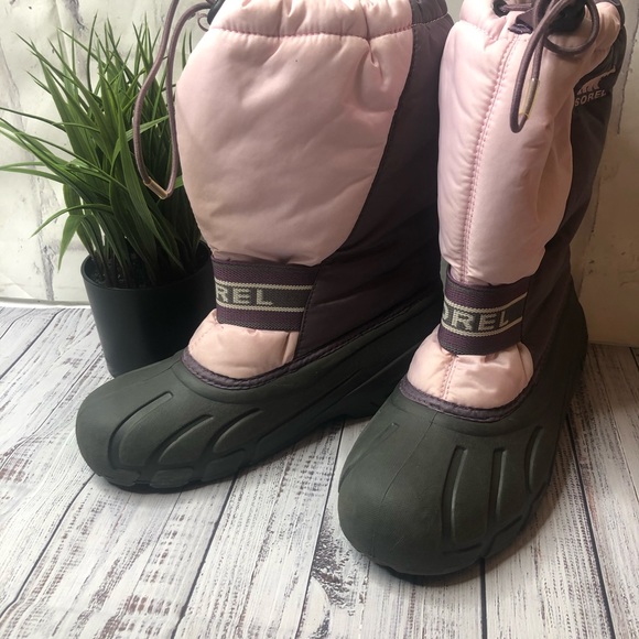 Sorels black pink snow rain boots. Size 6 - Picture 3 of 8